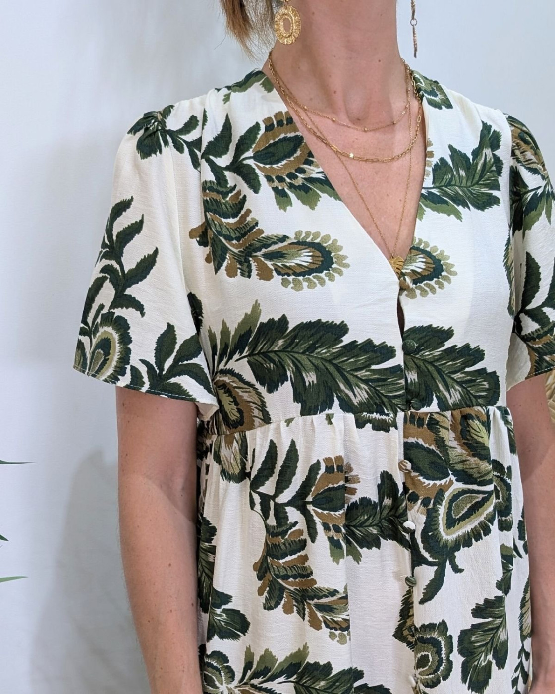 Robe chemise femme écrue feuilles vertes kaki Théaïs