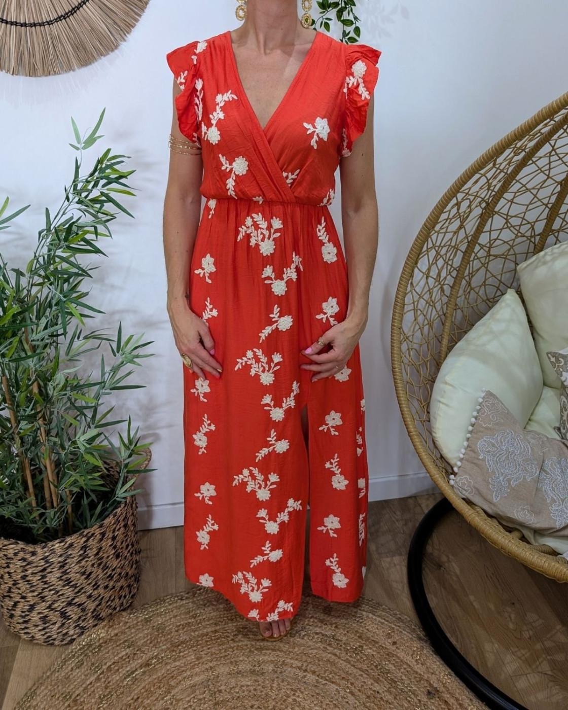 Robe longue femme rouge broderies fleuries beiges