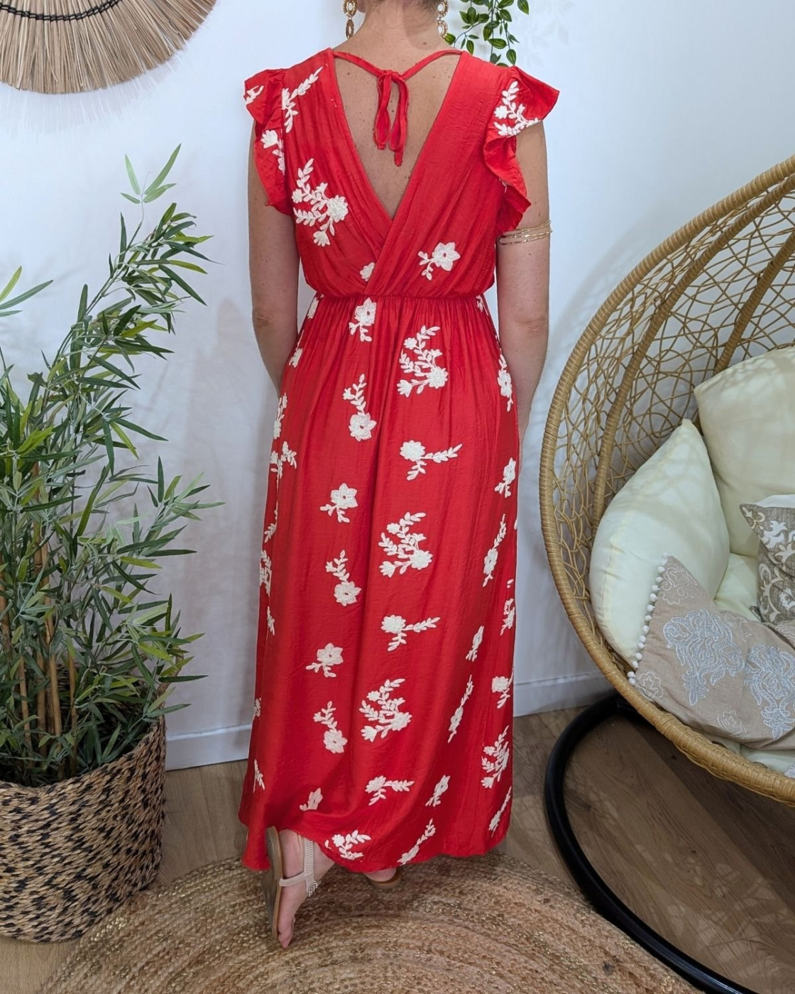 Robe longue femme rouge broderies fleuries beiges