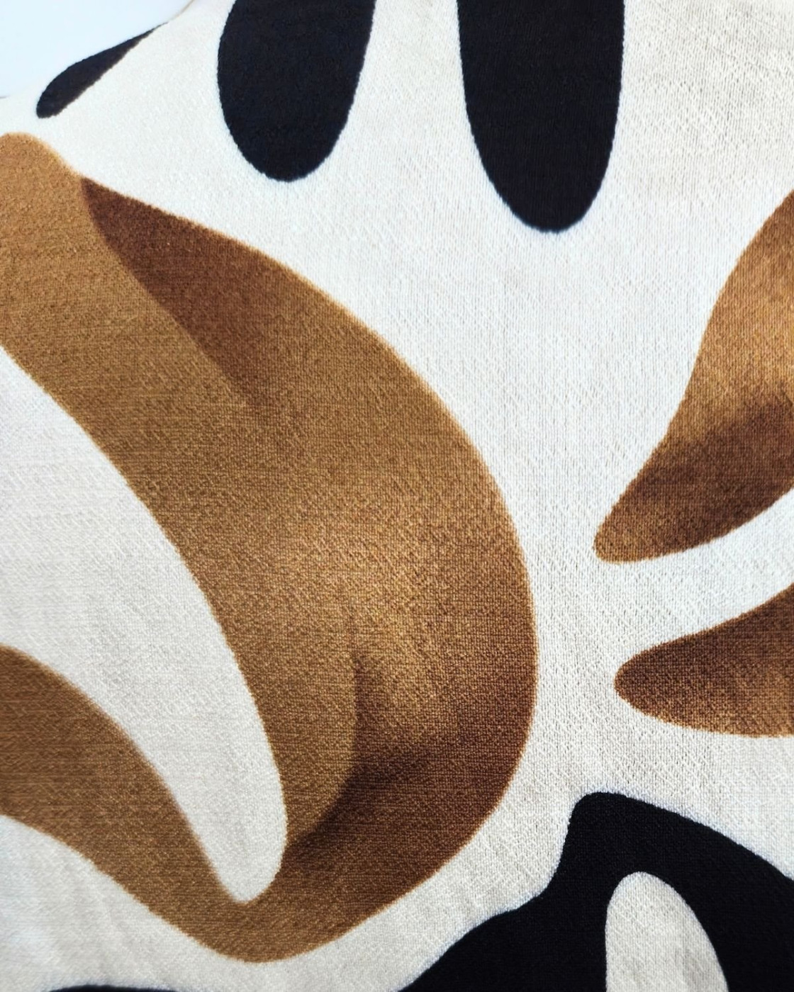 Robe femme fluide beige motifs camels et noirs Josephina