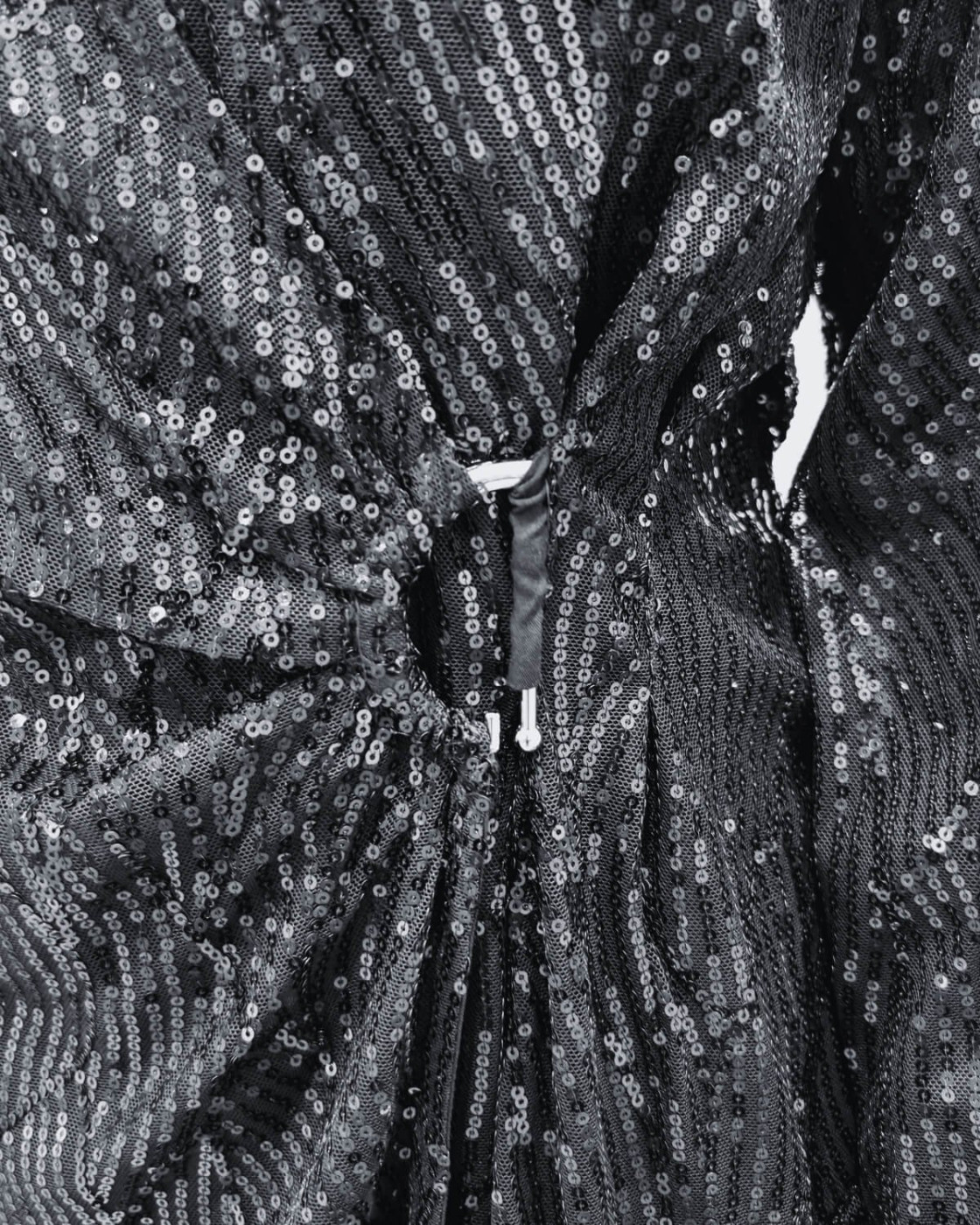 Robe femme noire à sequins et broche Izel