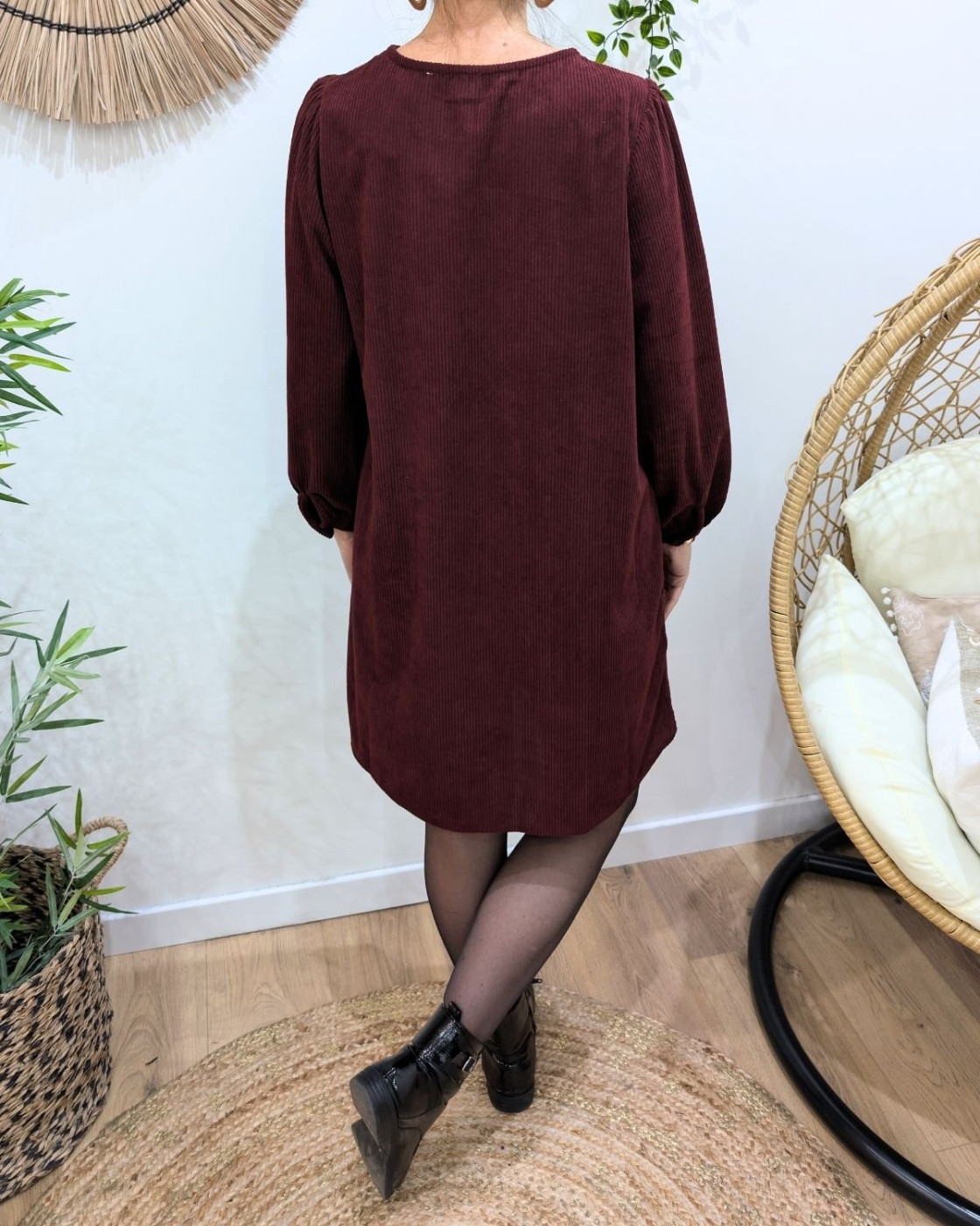 Robe femme rouge bordeaux velours côtelé boutons dorés épaule