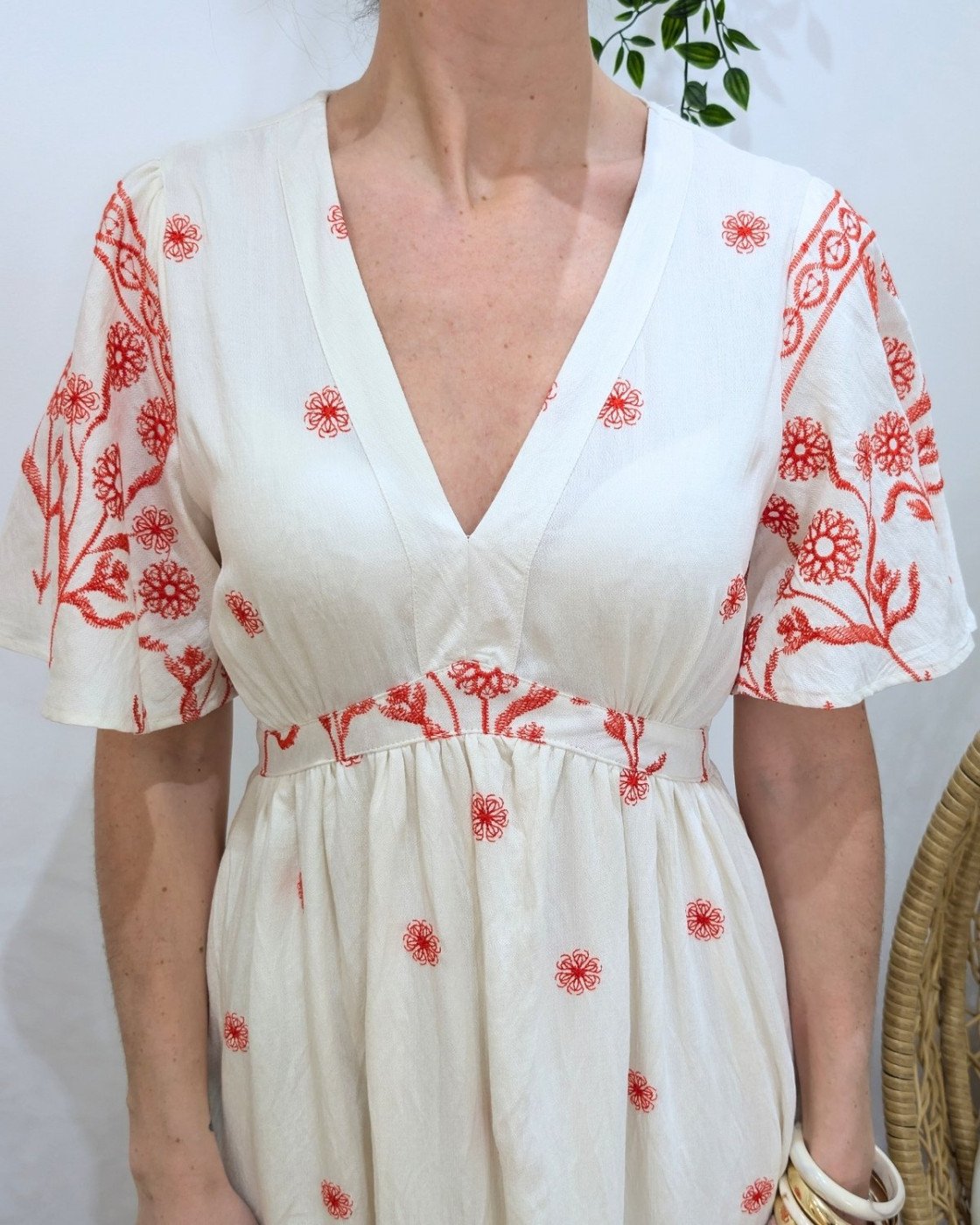 Robe longue femme beige broderies rouges Sidera