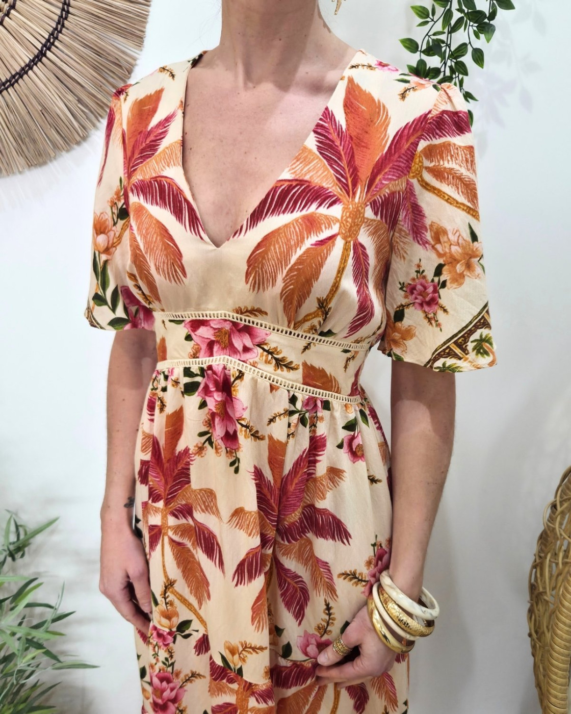 Robe longue femme beige palmiers et fleurs fuchsia et oranges