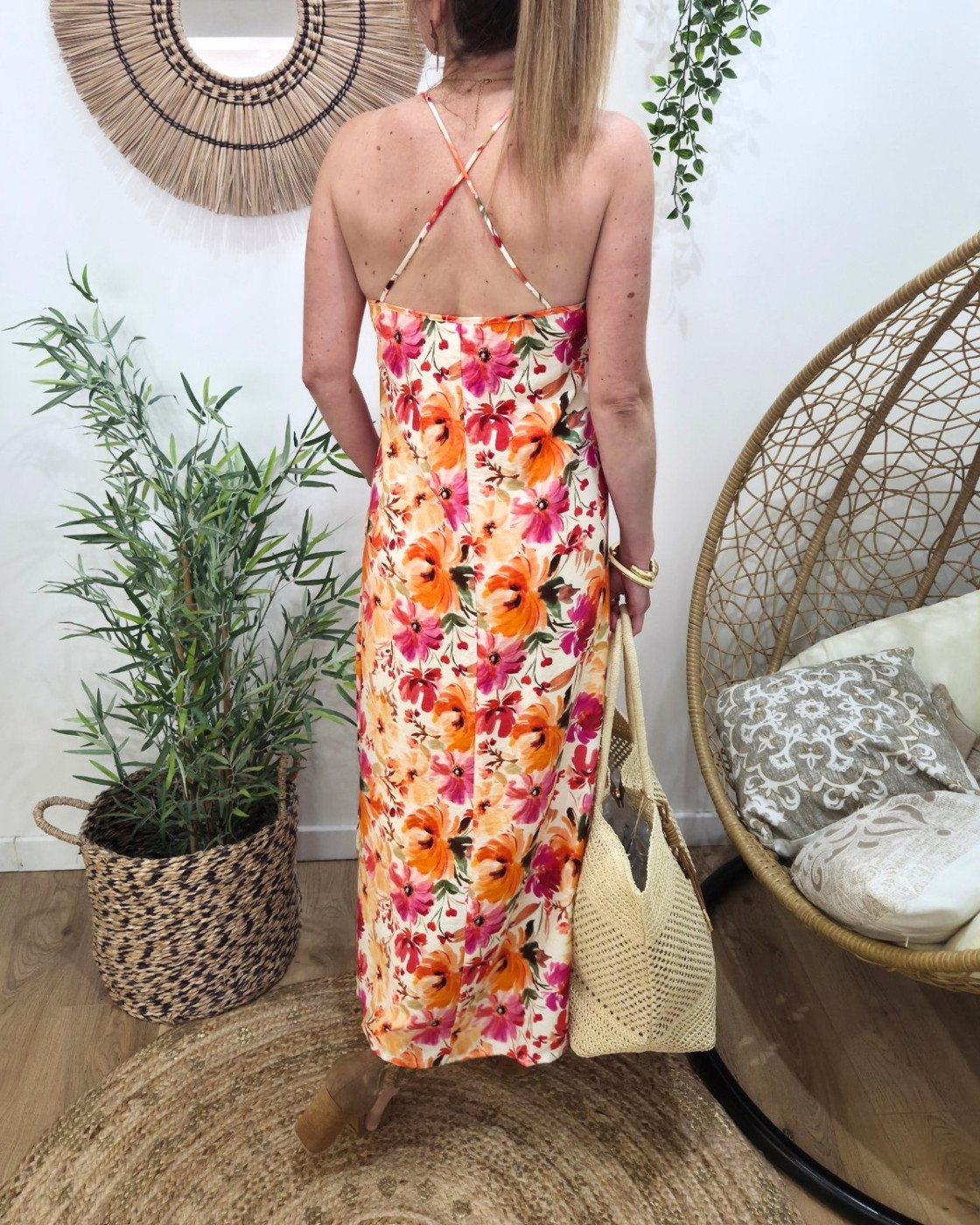  Robe longue femme fluide à bretelles fleurs oranges fuchsia et jaunes Rachele