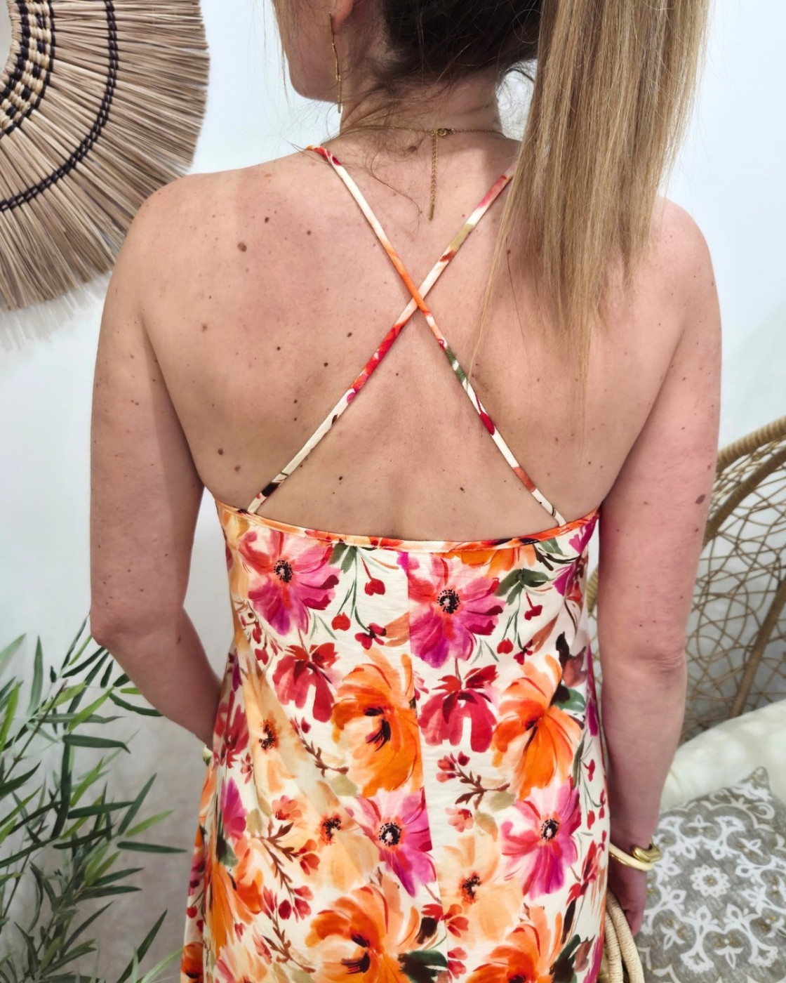  Robe longue femme fluide à bretelles fleurs oranges fuchsia et jaunes Rachele