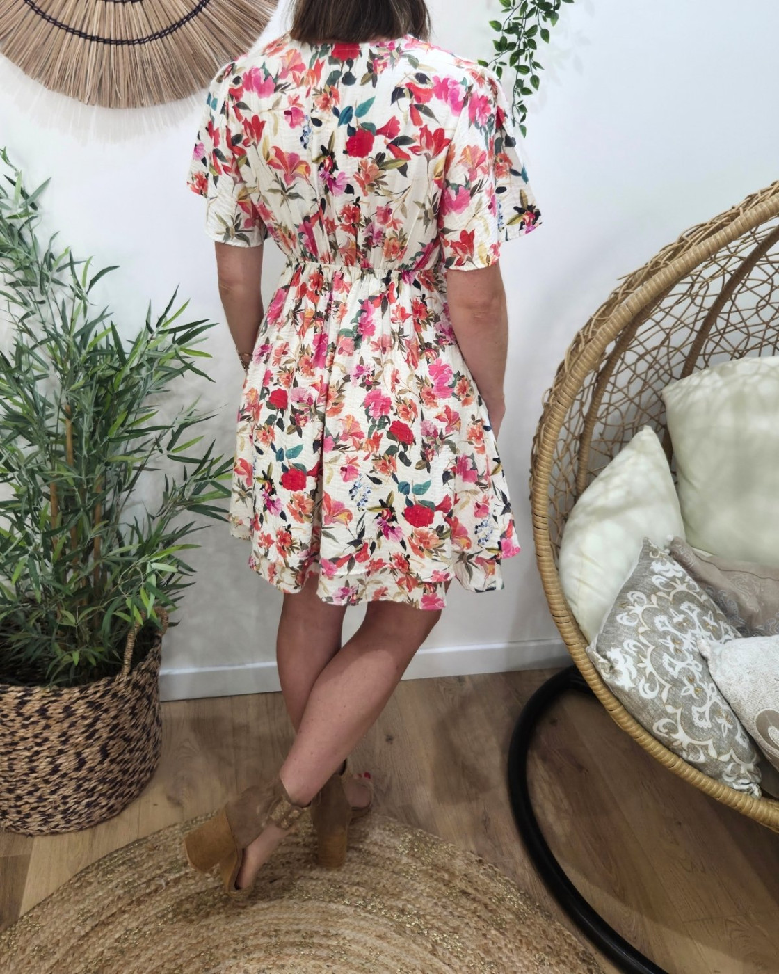  Robe courte femme écrue fleurs roses orangées Aurelia