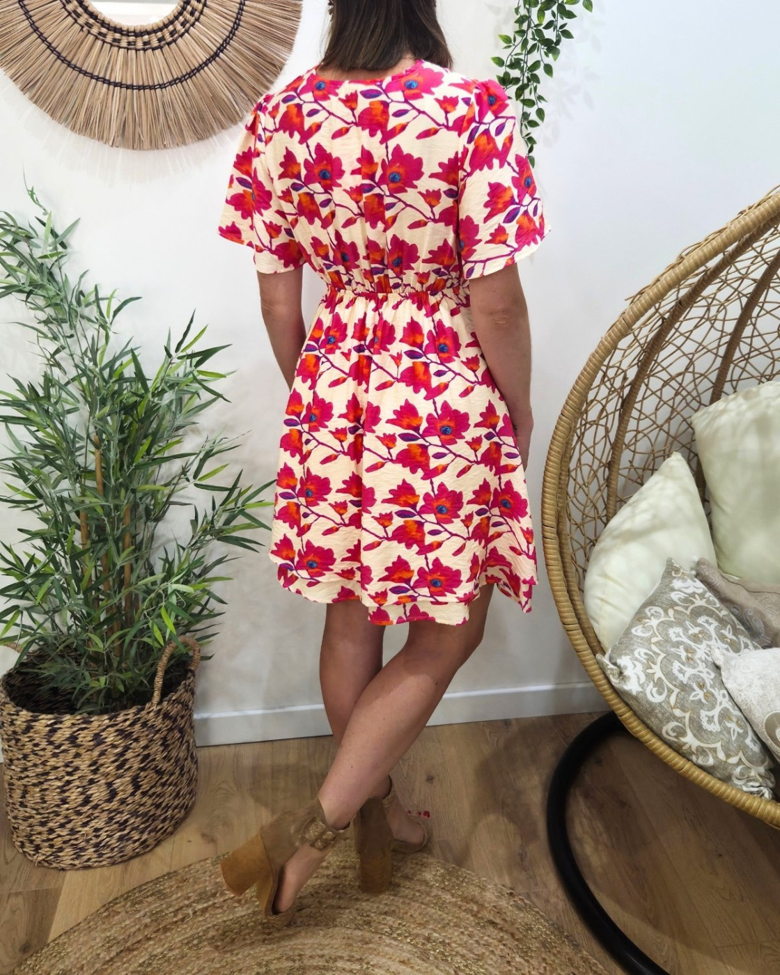  Robe courte femme beige fleurs fuchsias orangées Belina