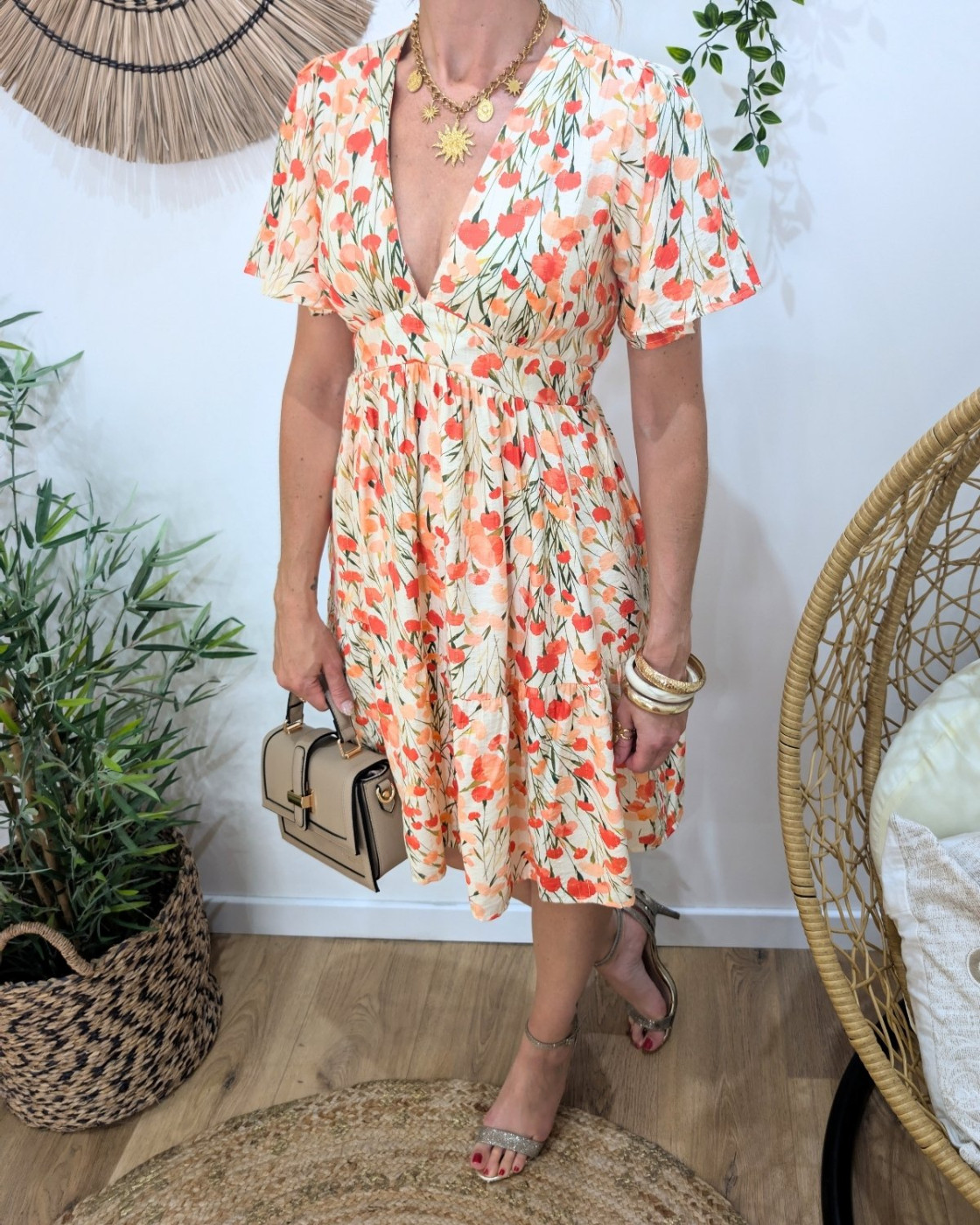  Robe courte femme beige fleurs orangées liserés dorés
