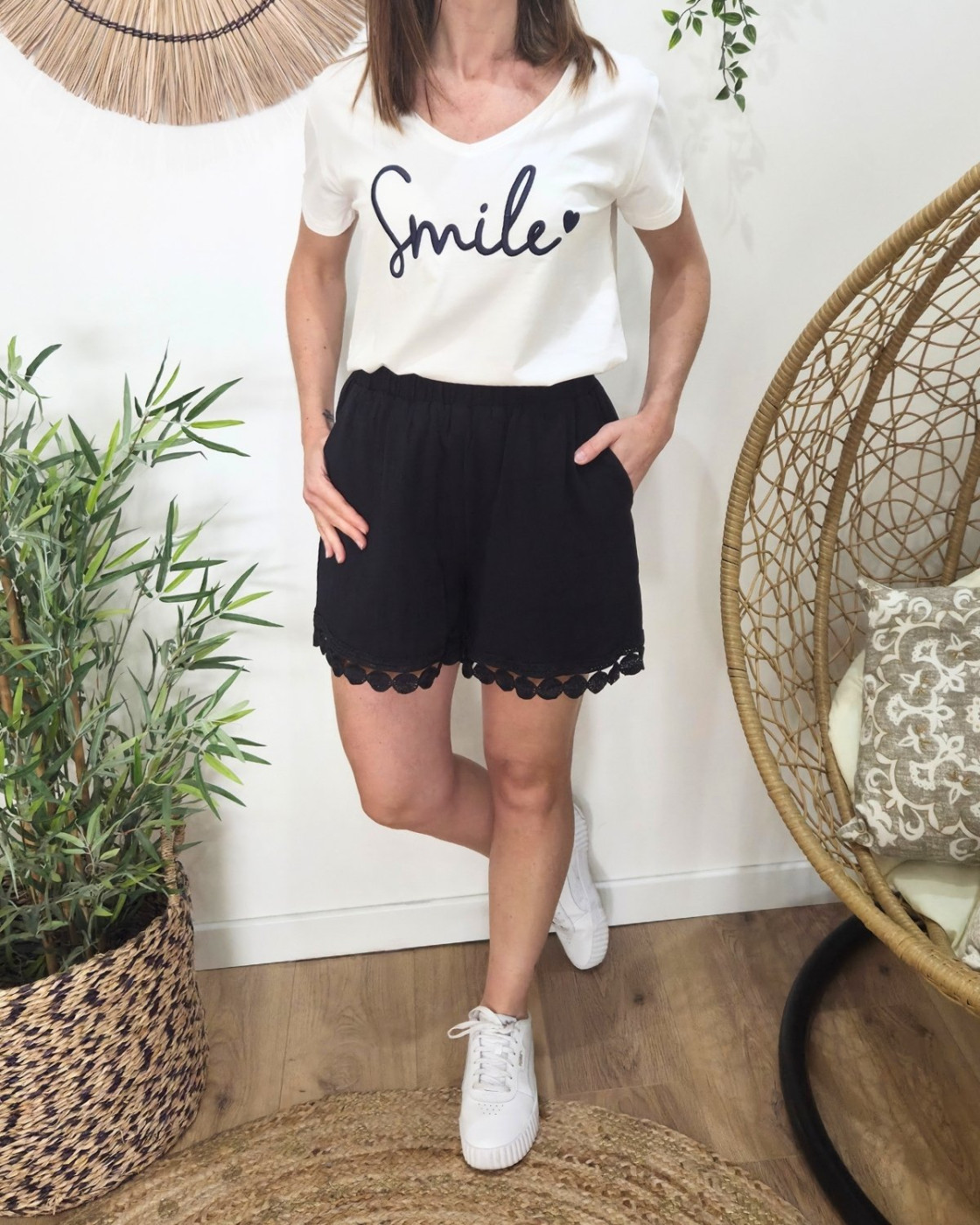 Short femme bleu marine bas dentelle