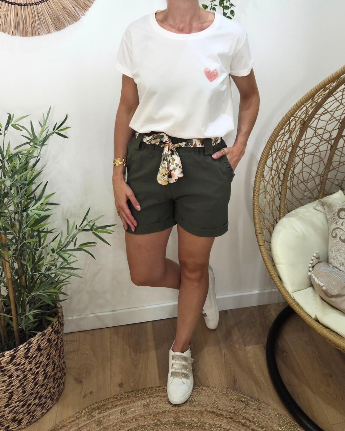 Short femme kaki ceinture fleurie Zita