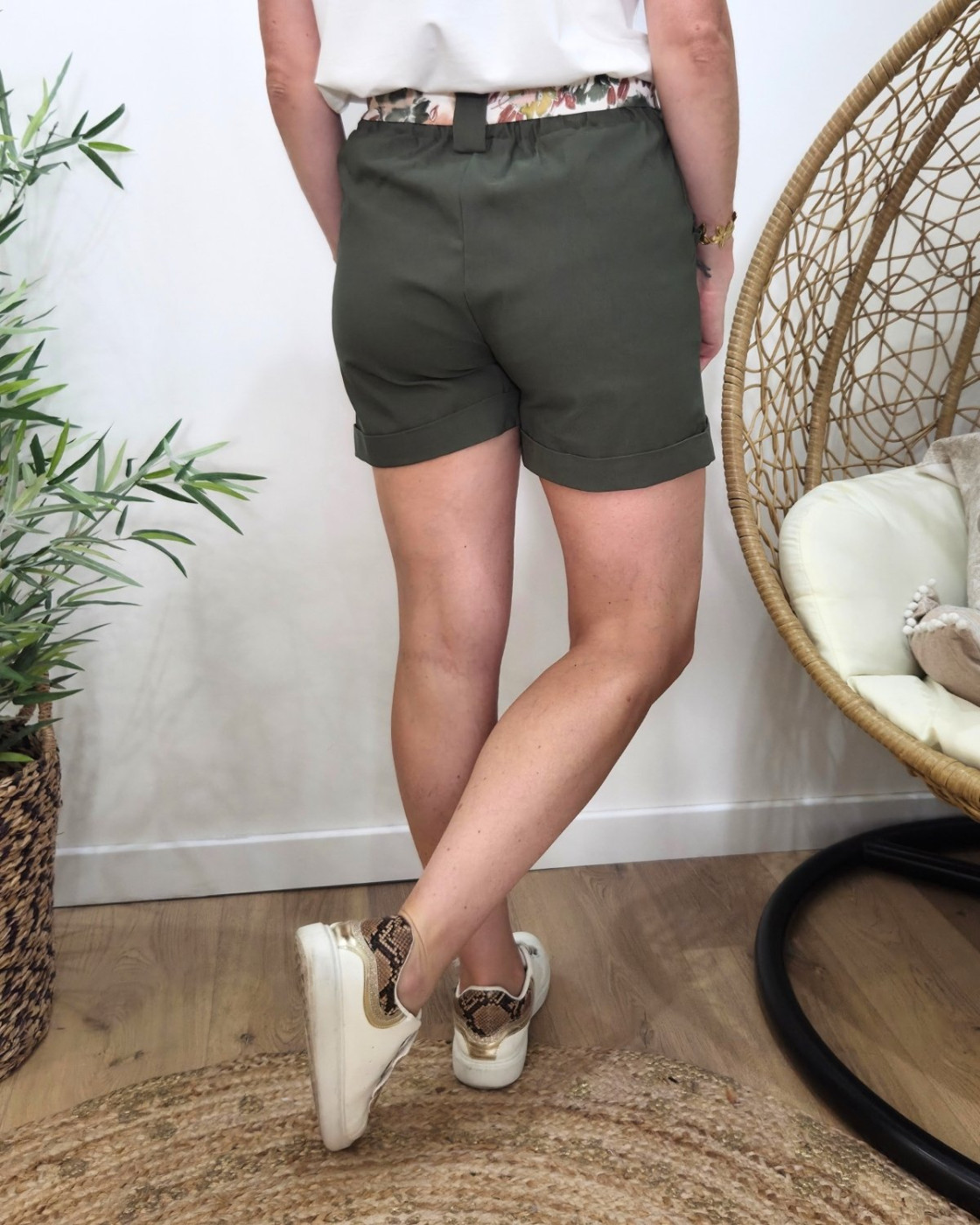 Short femme kaki ceinture fleurie Zita