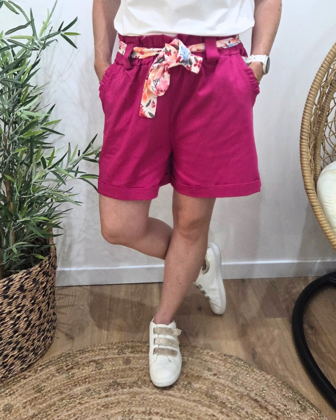 Short femme rose fuchsia ceinture fleurie Zita