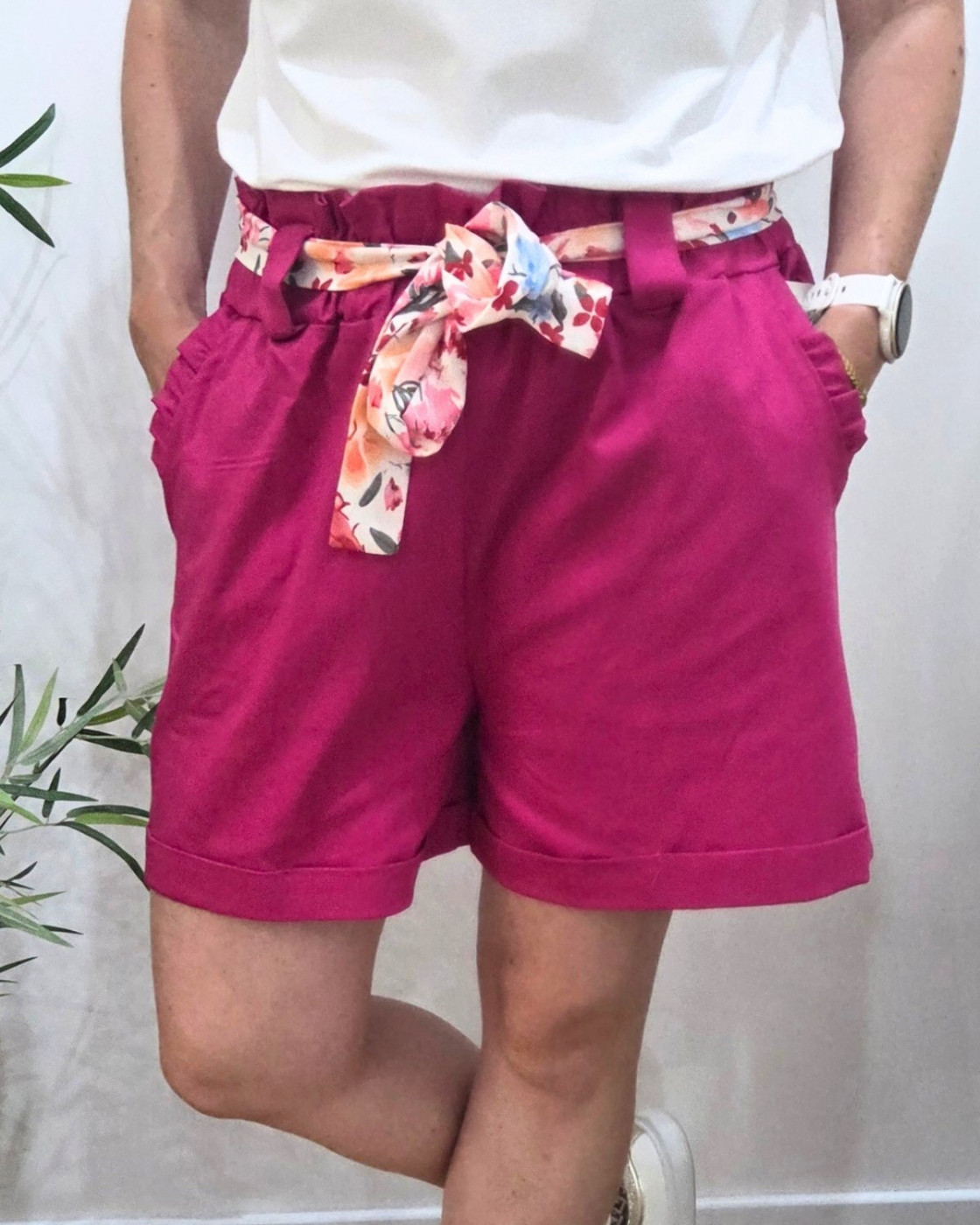 Short femme rose fuchsia ceinture fleurie Zita