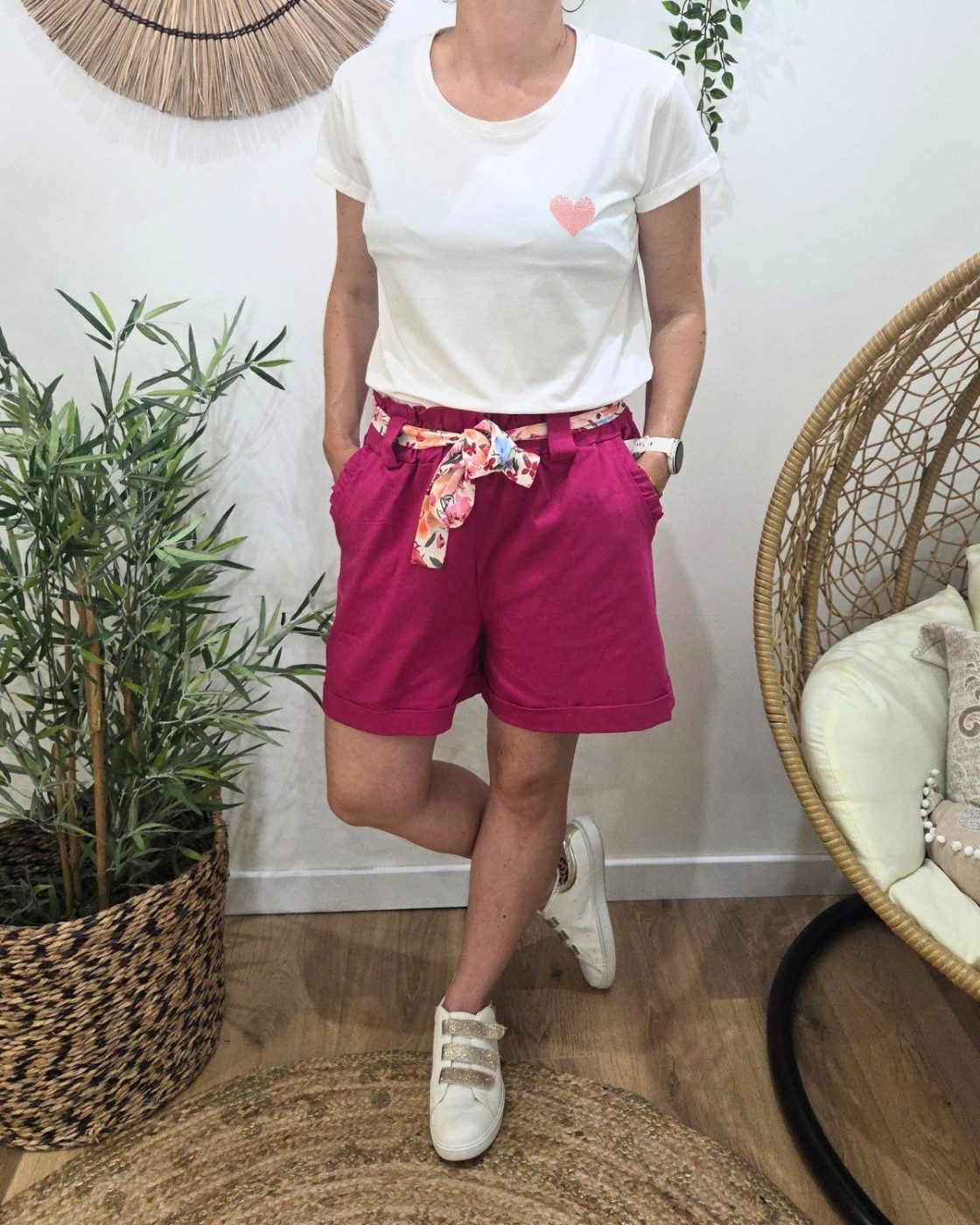 Short femme rose fuchsia ceinture fleurie Zita