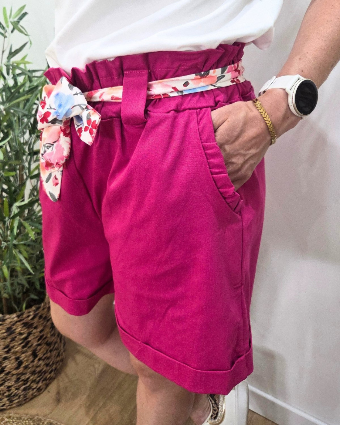 Short femme rose fuchsia ceinture fleurie Zita