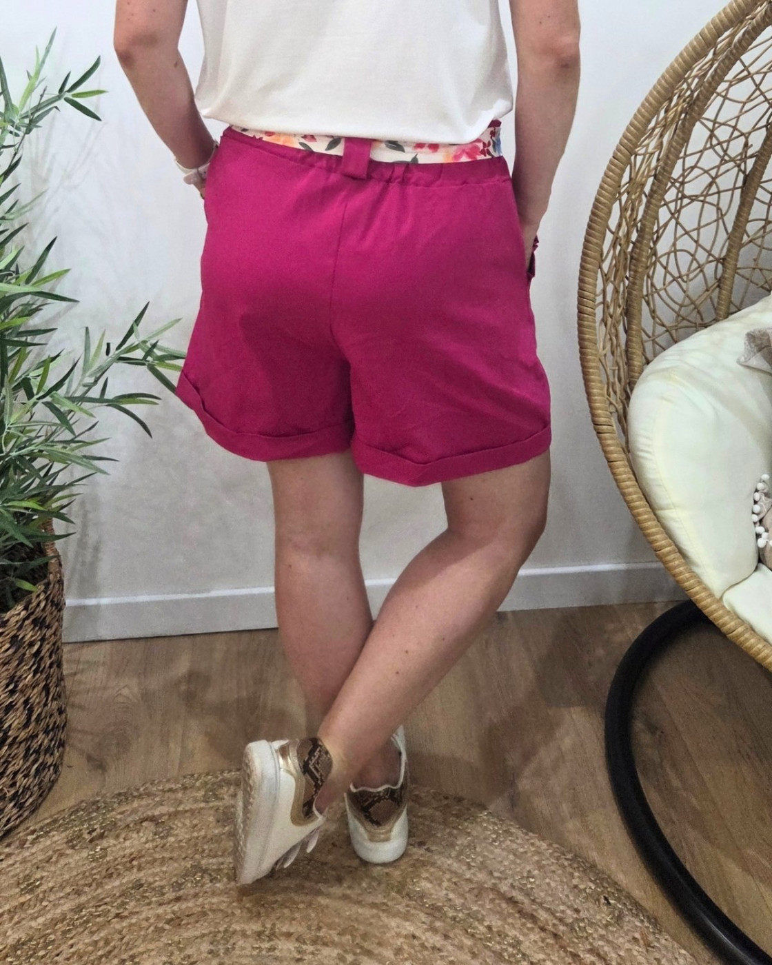 Short femme rose fuchsia ceinture fleurie Zita