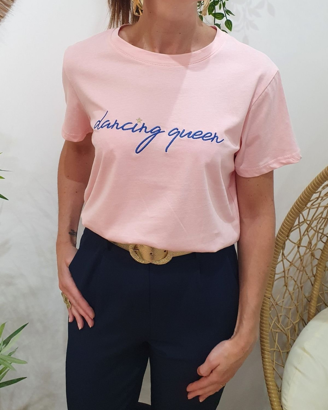 T-shirt femme rose broderie dancing queen bleue et dorée