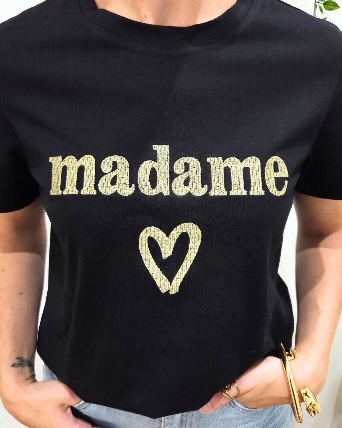 T-Shirt femme noir broderie madame dorée