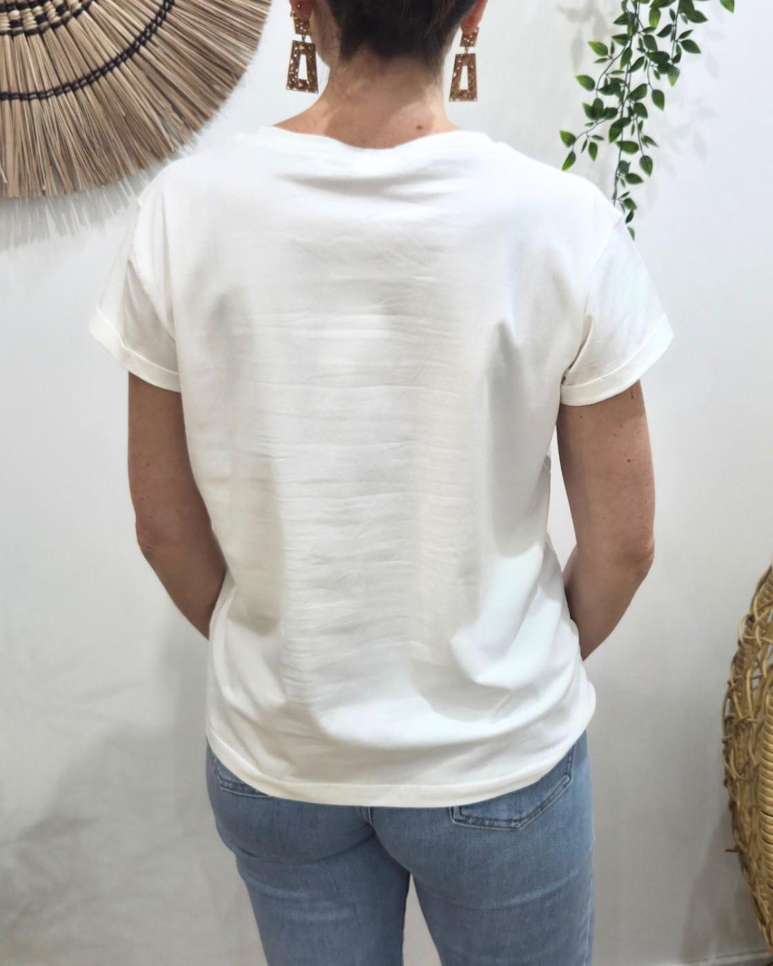 T-shirt femme blanc coeur brodé bleu fleurs blanches et roses