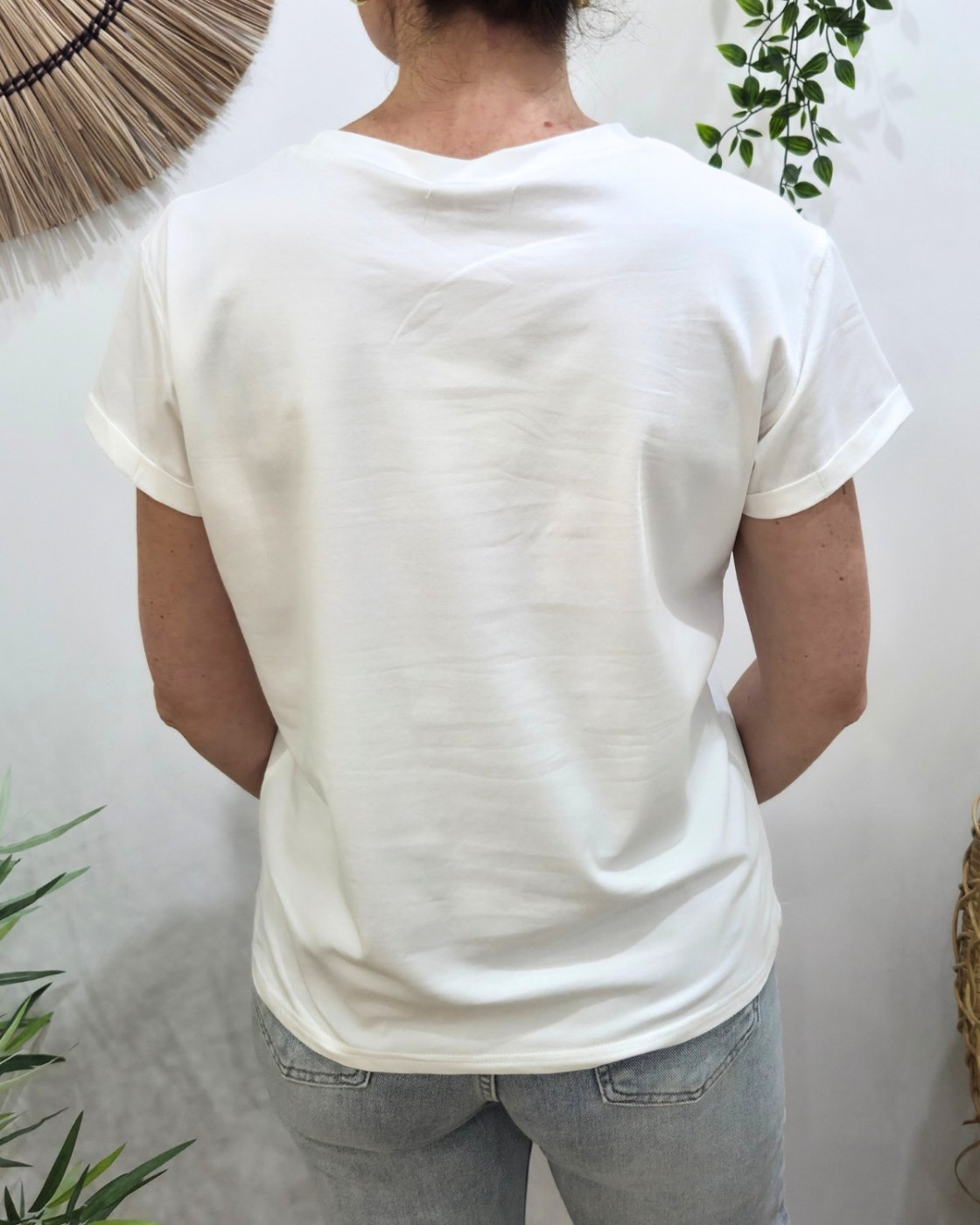 T-shirt femme blanc coeur brodé vert fleurs blanches et jaunes