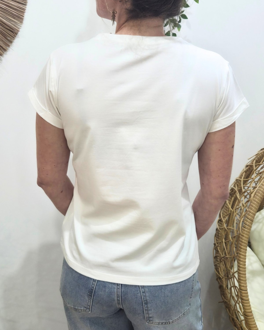 T-shirt femme blanc coeur brodé bleu fleurs bleues et beiges