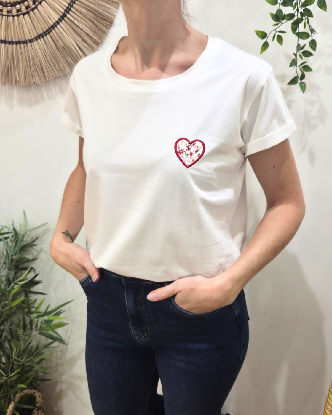 T-shirt femme blanc coeur brodé rouge fleurs multicolores