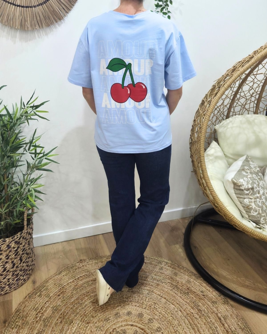 T-Shirt femme bleu ciel AMOUR cerises rose
