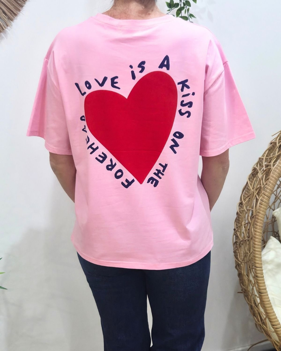 T-Shirt femme rose coeur rouge Love is a kiss
