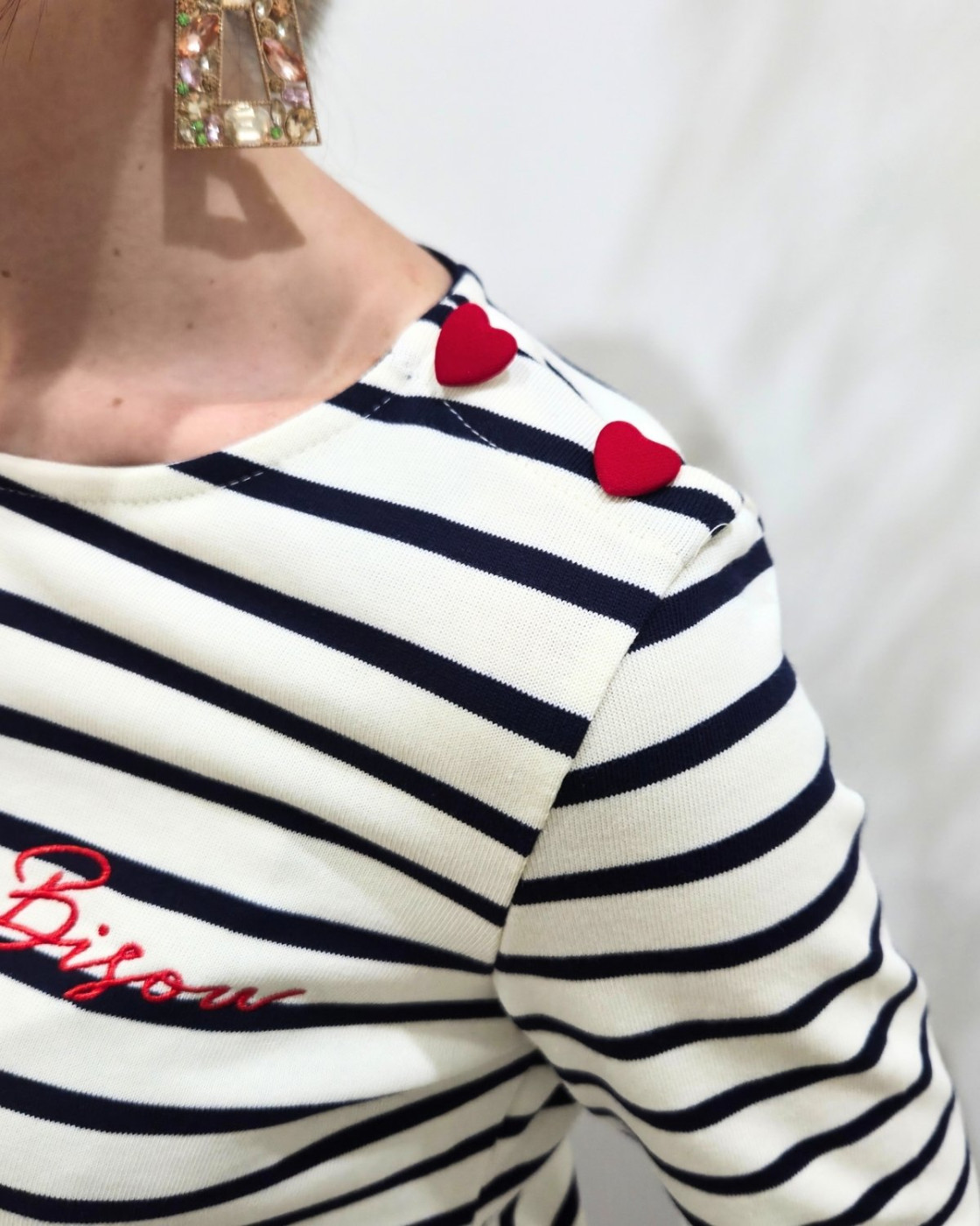T-shirt marinière femme manches longues boutons coeurs broderie bisous rouge
