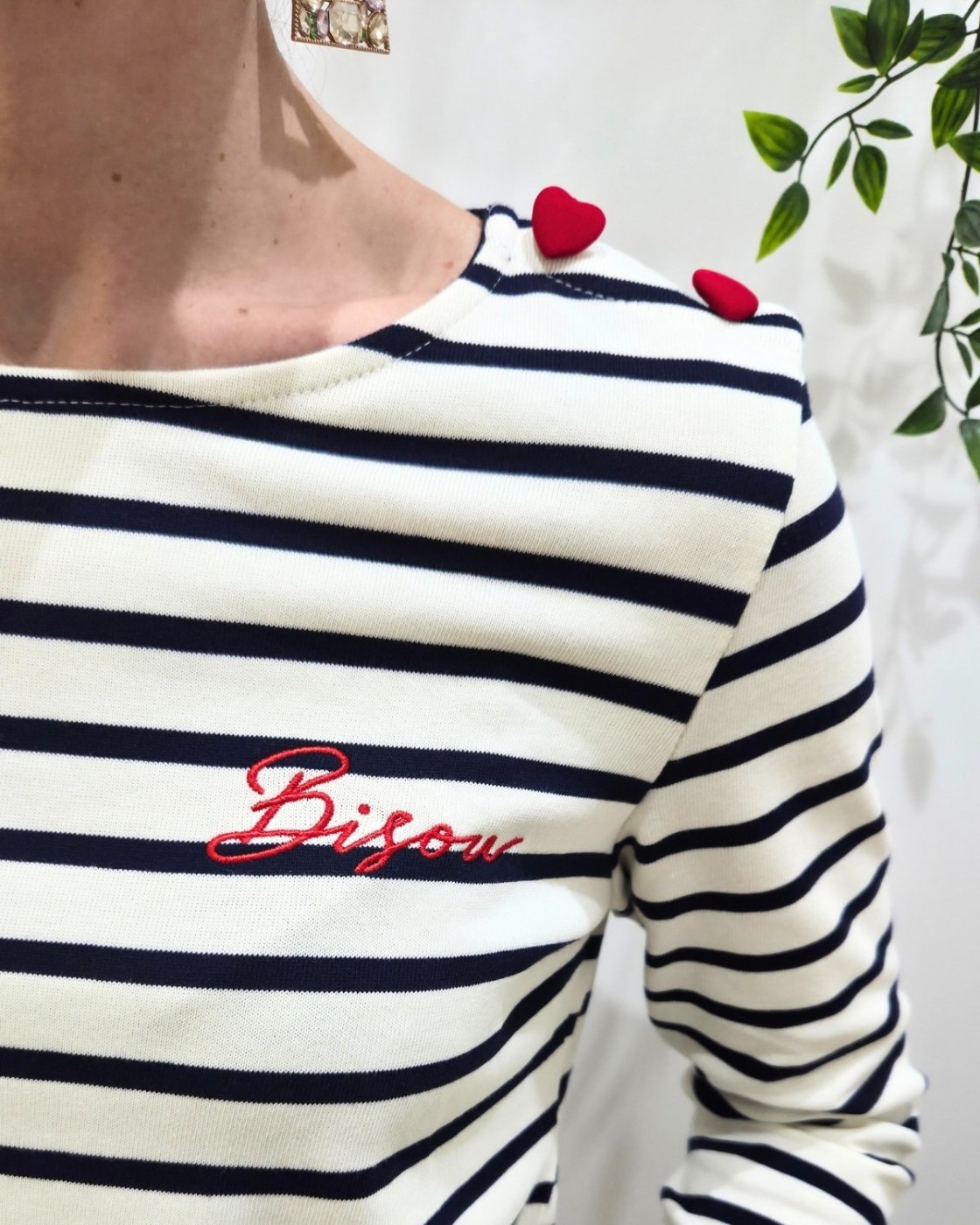 T-shirt marinière femme manches longues boutons coeurs broderie bisous rouge
