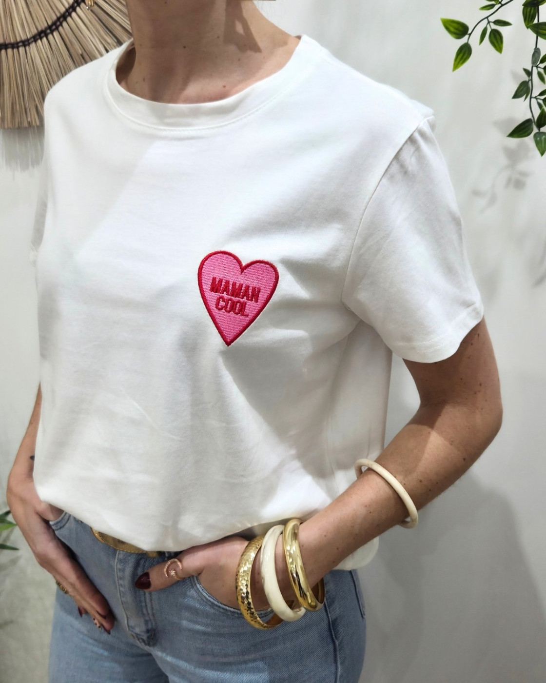 T-Shirt femme blanc Coeur Maman cool brodé rose et rouge