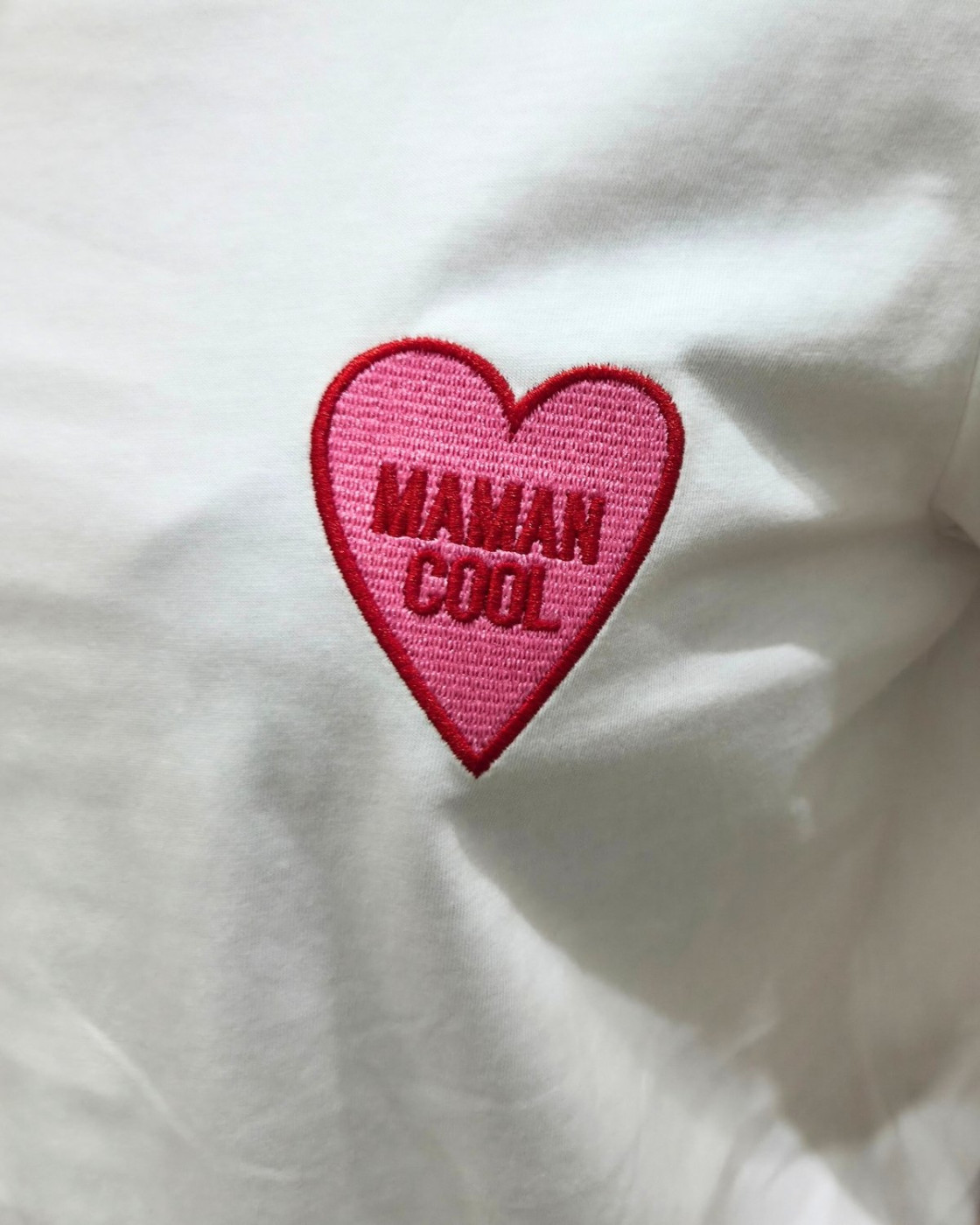 T-Shirt femme blanc Coeur Maman cool brodé rose et rouge