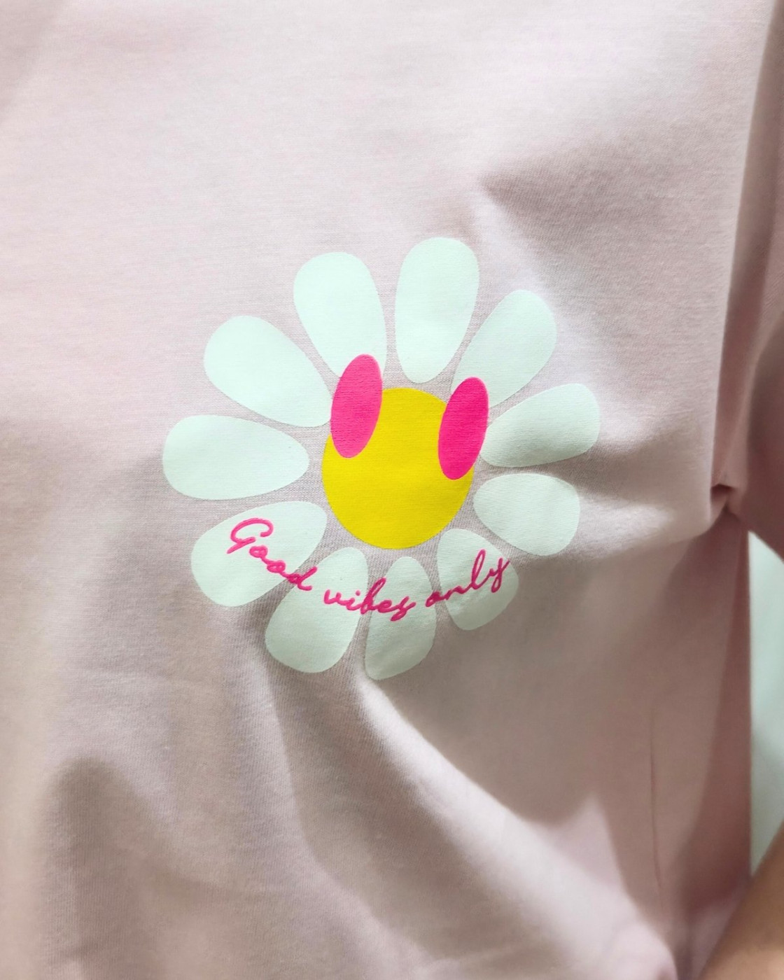 T-Shirt femme rose fleurs good vibes Only
