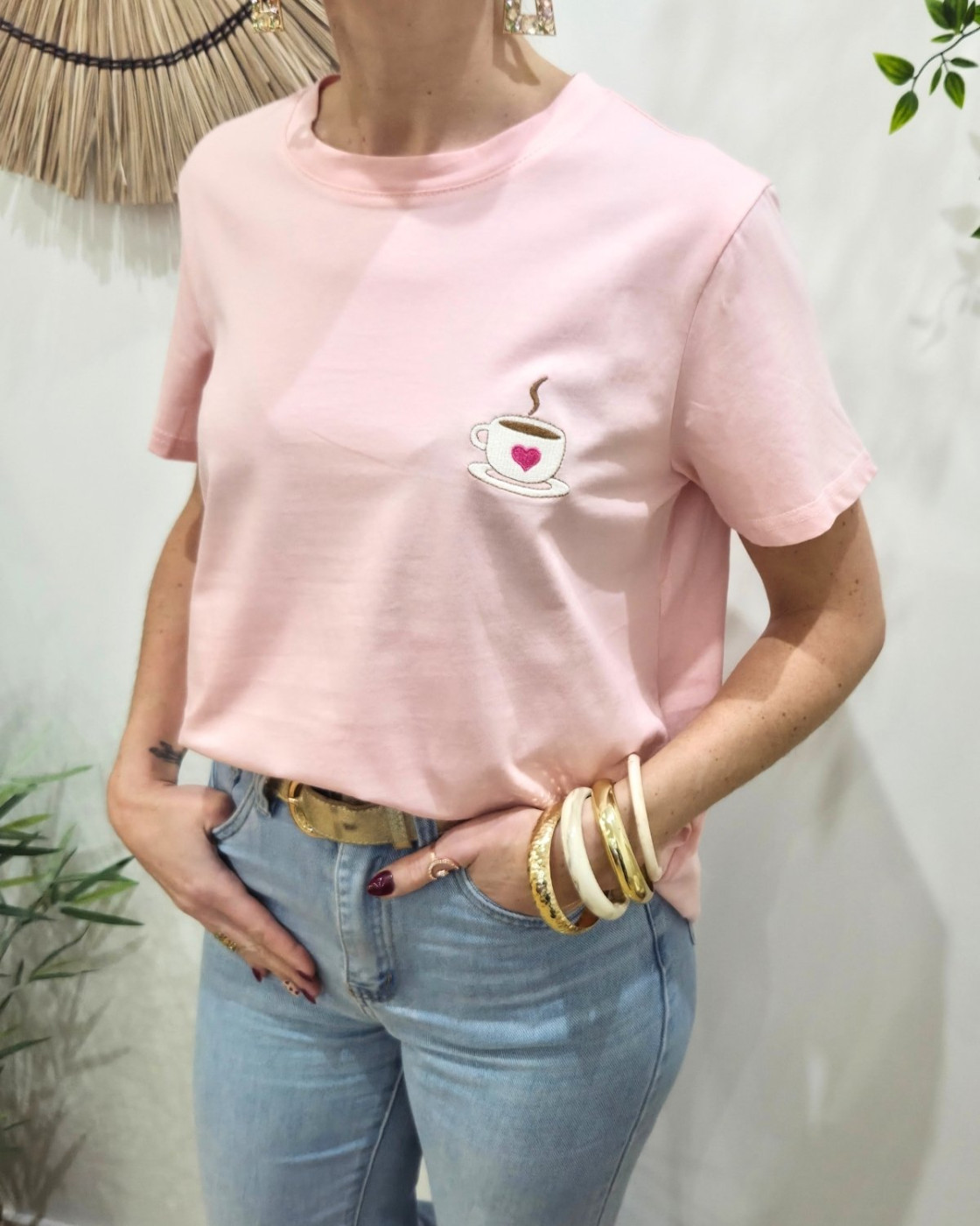 T-Shirt femme rose broderie tasse de café