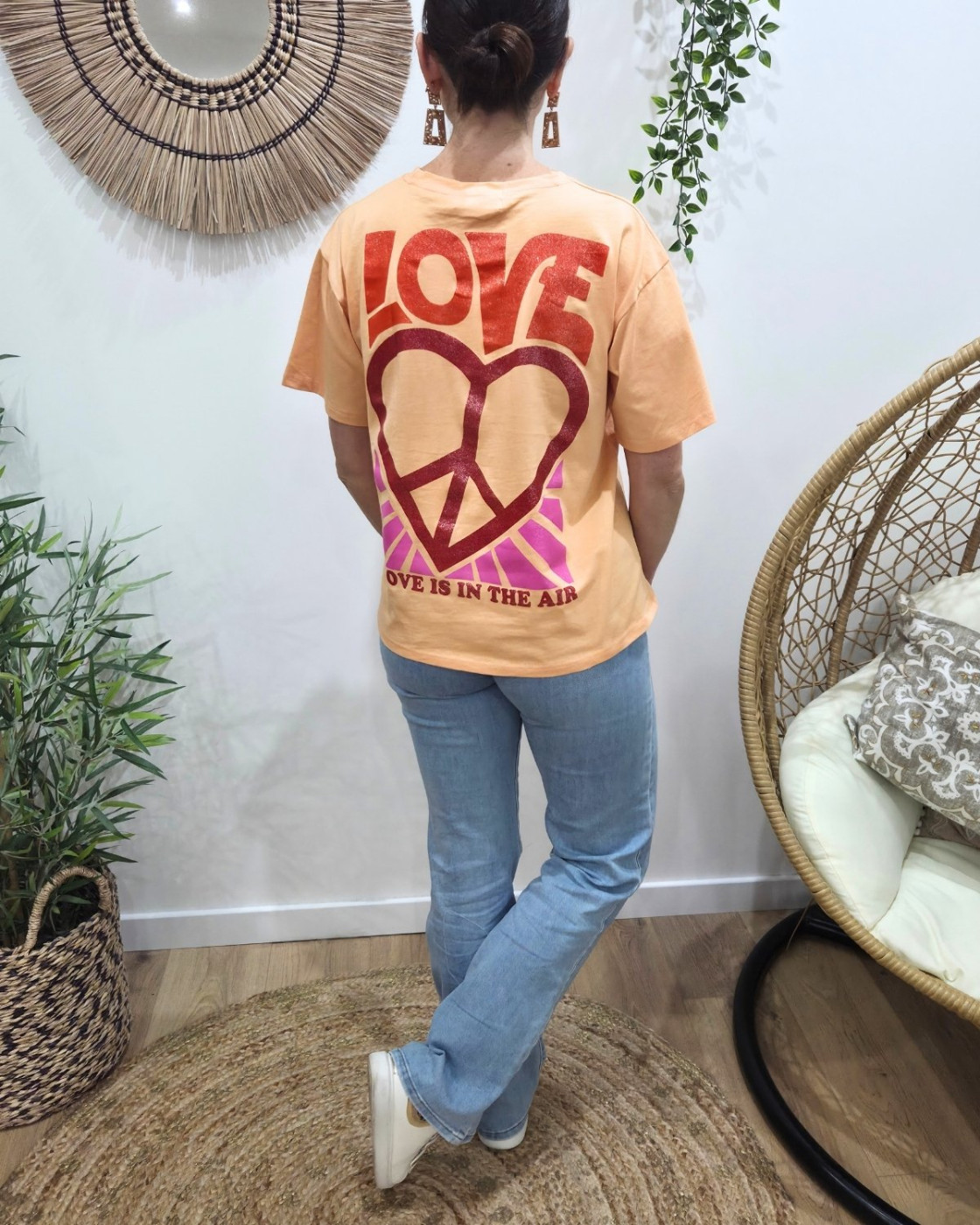 T-Shirt femme orange Love is in the air paillettes