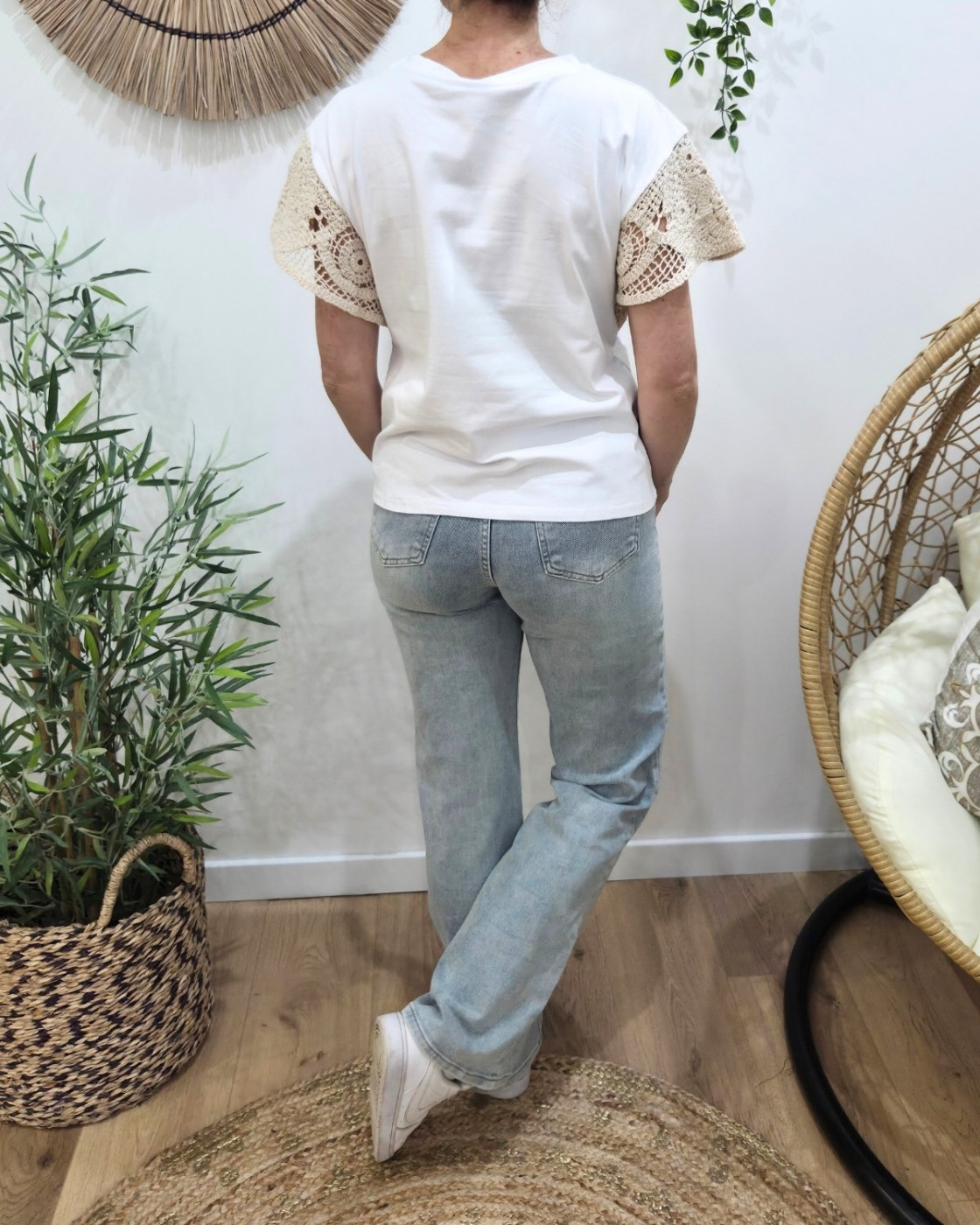 T-Shirt femme blanc manches et fleur brodées beiges