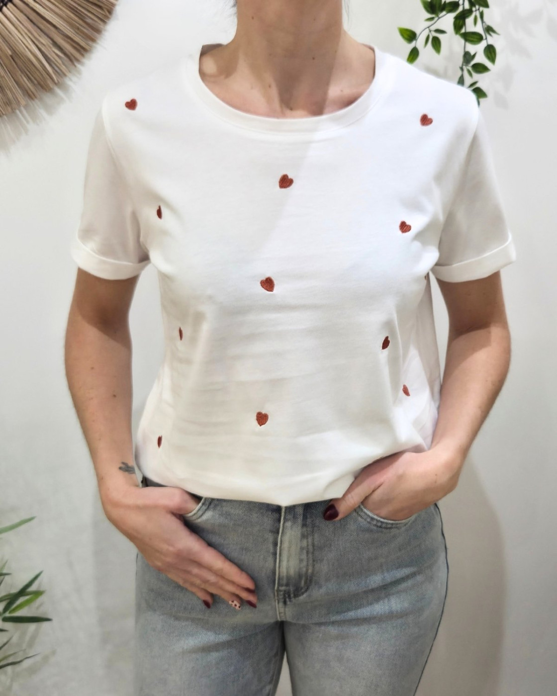 T-Shirt femme col rond blanc coeurs brodés - rose gold