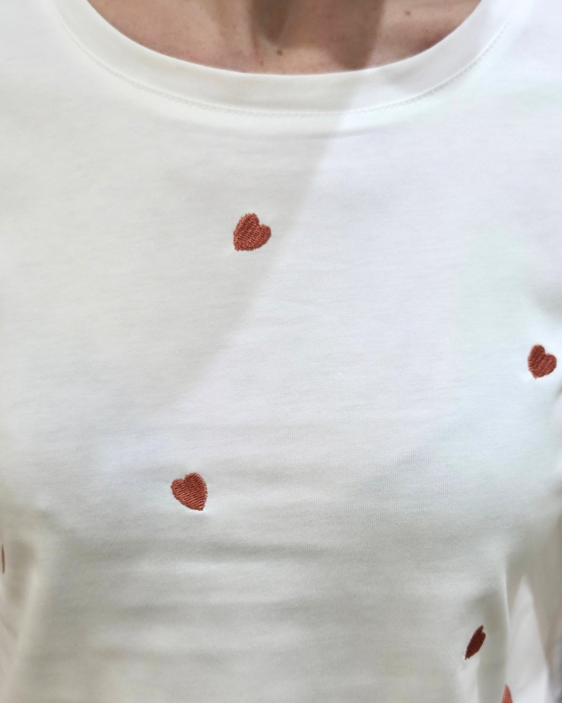 T-Shirt femme col rond blanc coeurs brodés - rose gold