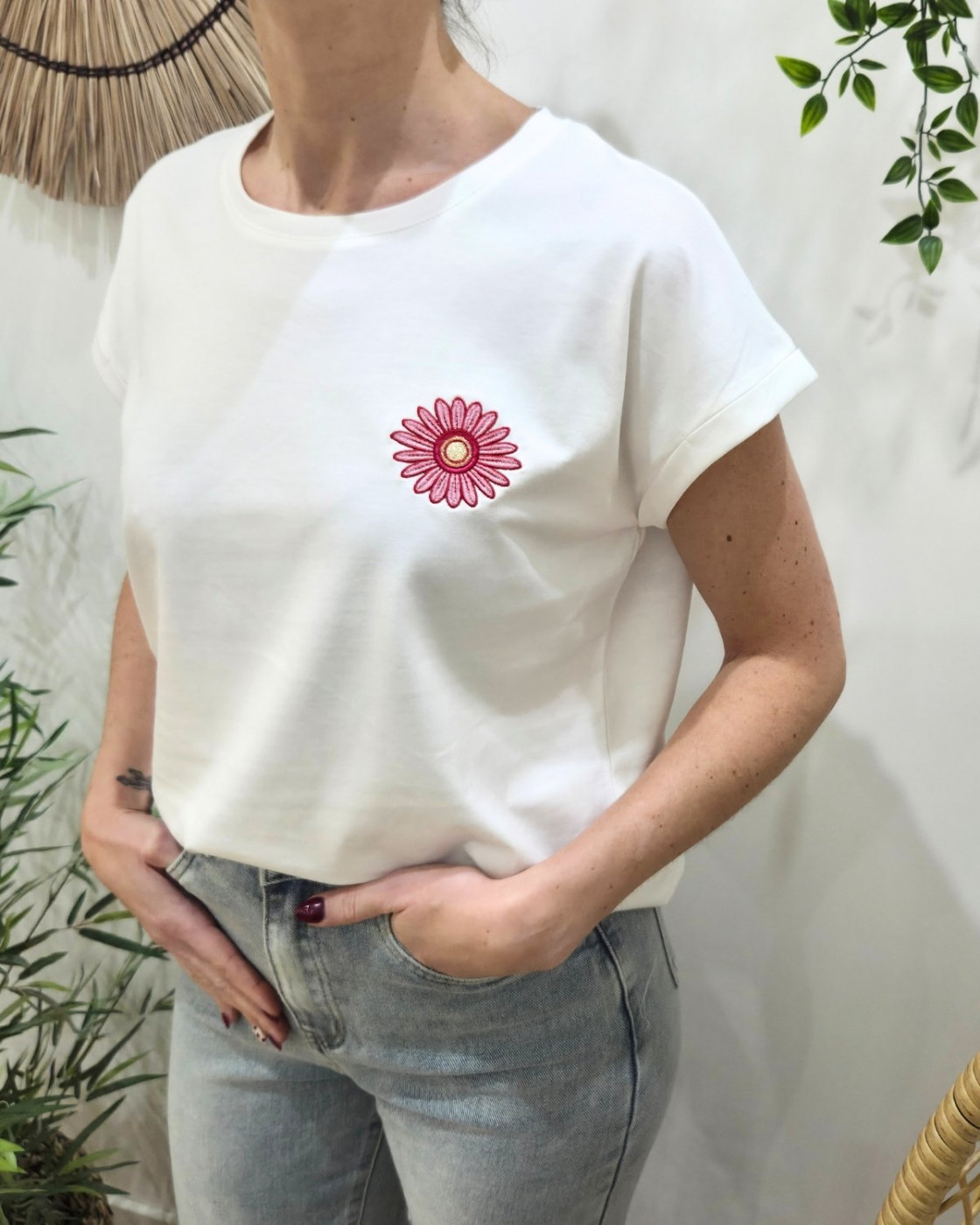 T-shirt femme blanc fleur rose dorée brodée