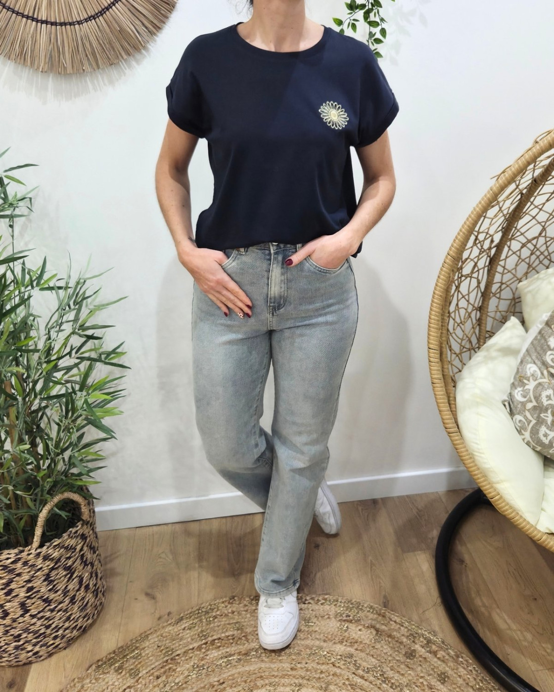 T-shirt femme marine fleur dorée brodée