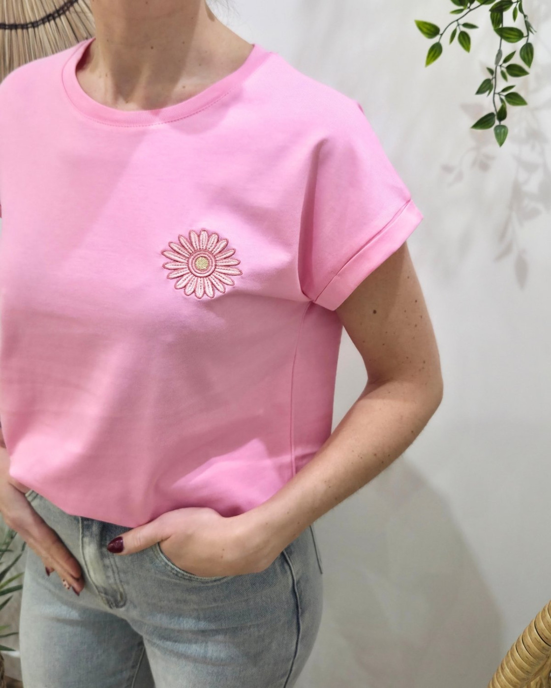 T-shirt femme rose baby fleur rose dorée brodée