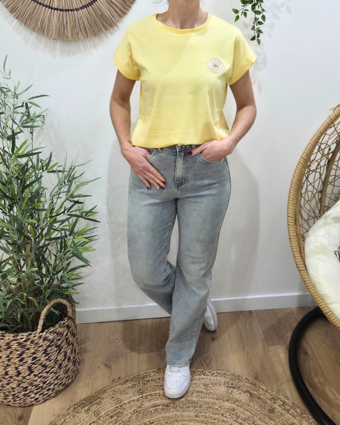 T-shirt femme jaune fleur blanche dorée brodée