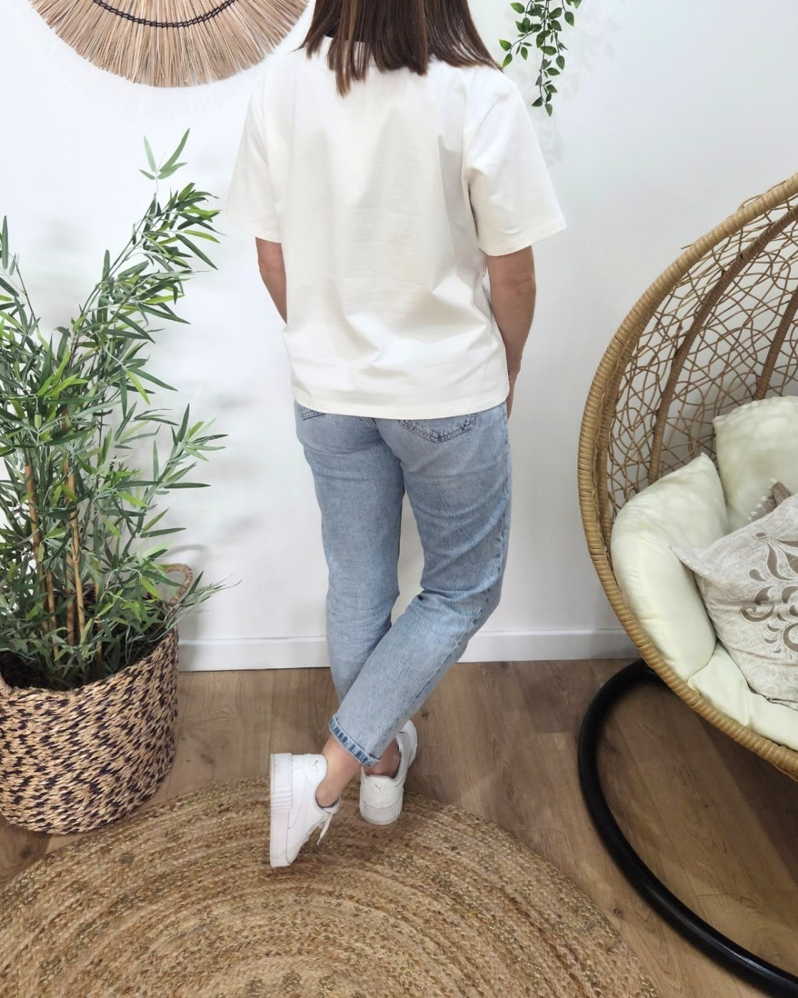 T-shirt femme écru broderie Smile bleue col V