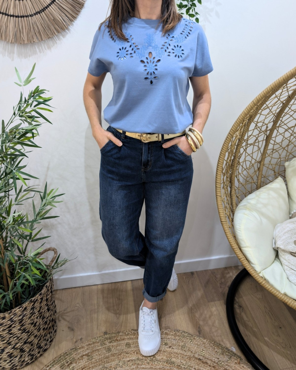 T-Shirt femme bleu jean broderies ajourées Altana