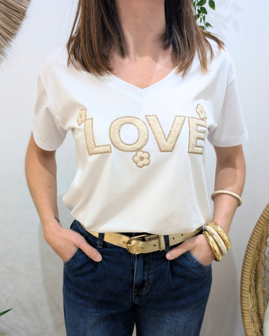 T-Shirt femme blanc LOVE fleuri bouclettes beiges paillettes dorées
