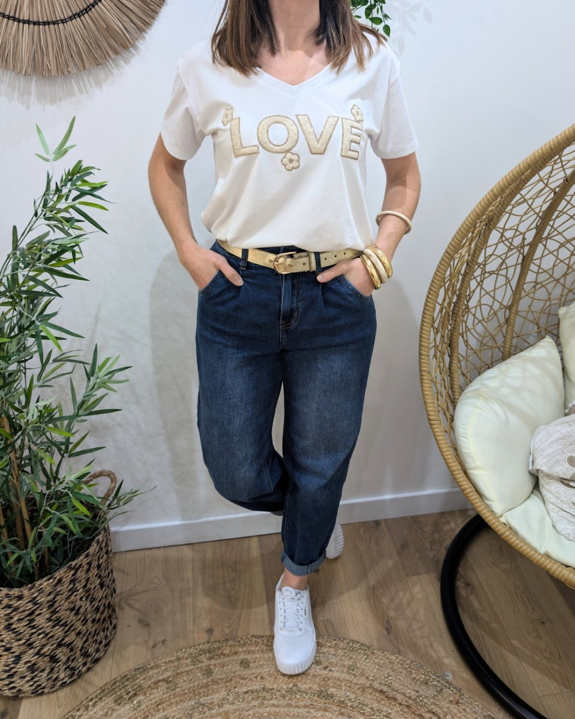 T-Shirt femme blanc LOVE fleuri bouclettes beiges paillettes dorées