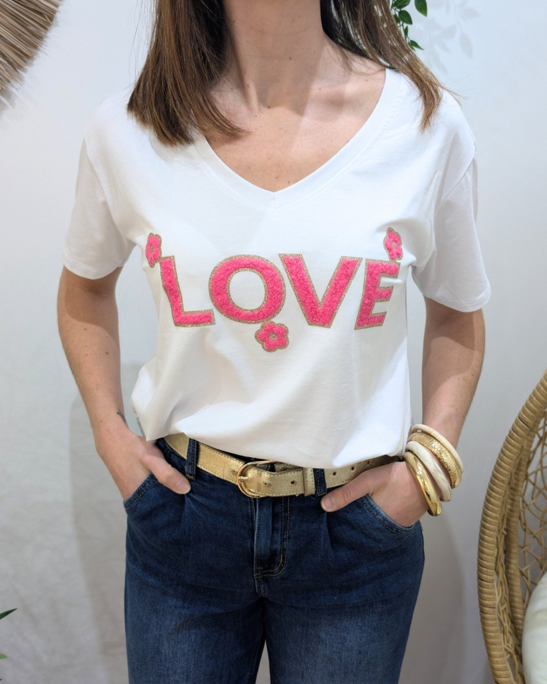 T-Shirt femme blanc LOVE fleuri bouclettes fuchsia paillettes dorées