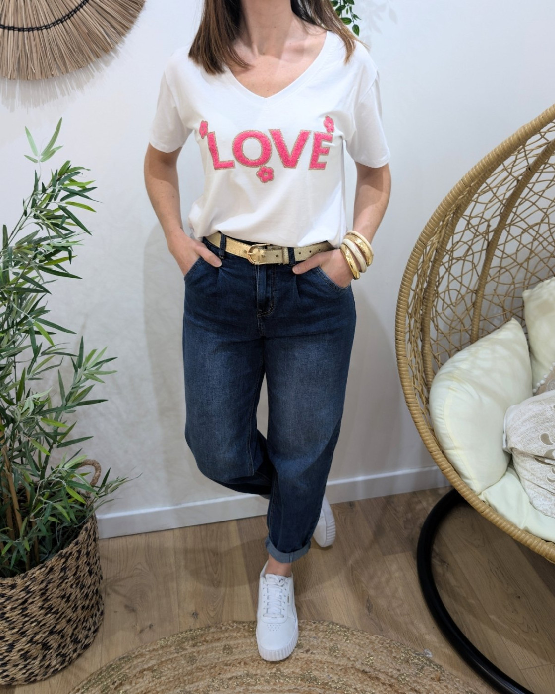 T-Shirt femme blanc LOVE fleuri bouclettes fuchsia paillettes dorées