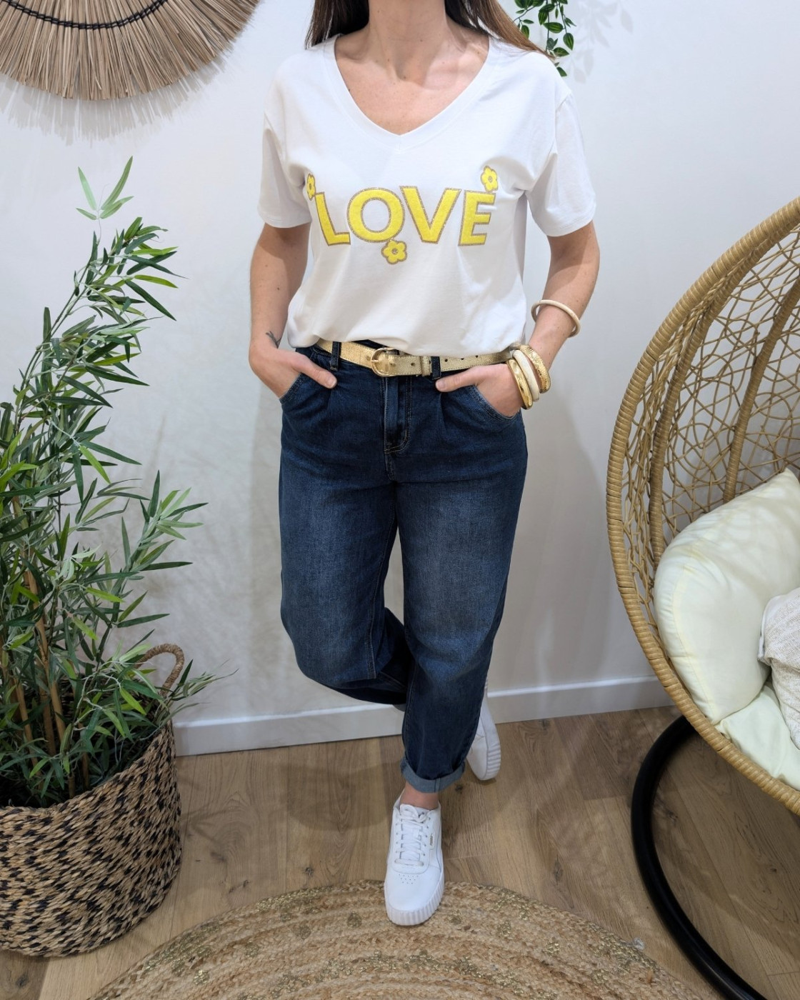 T-Shirt femme blanc LOVE fleuri bouclettes jaune paillettes dorées